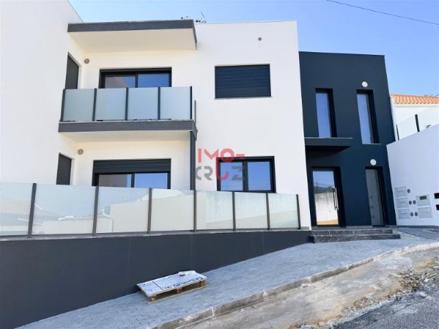 Apartamento T2 Moderno com Elevador e 2 Lugares de Garagem Fonte Grada, Torres Vedras