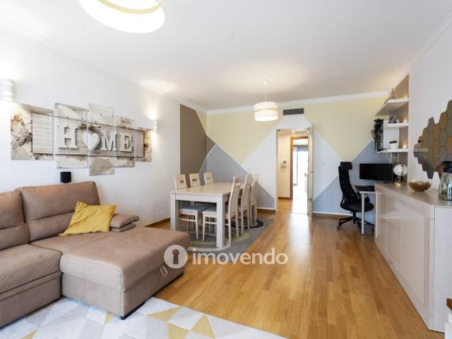 Apartamento T2 moderno, com estacionamento, na Curia, Anadia