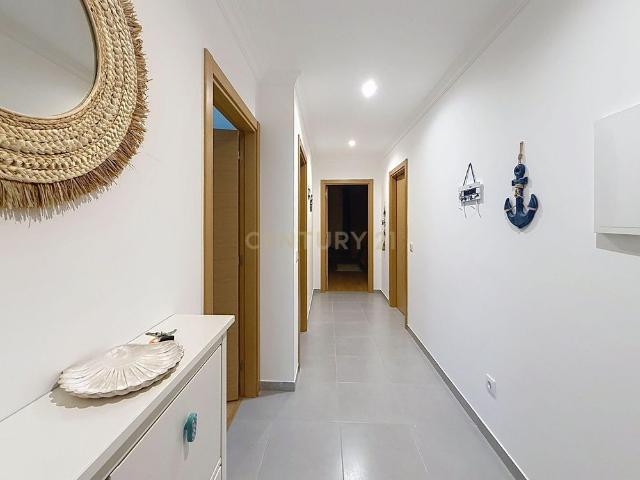 Apartamento T2 Moderno com Garagem e Terraço Comum – Nazaré