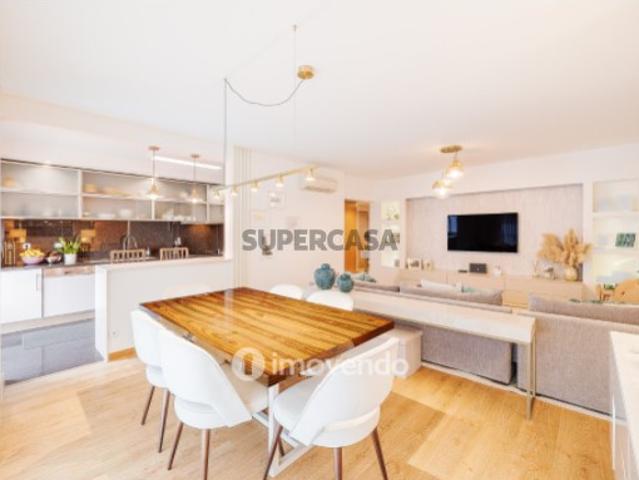 Apartamento T2 moderno, com garagem, em Carnaxide