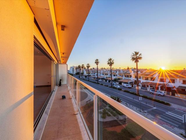 Apartamento T2 moderno com piscina na cobertura 90m² Albufeira e Olhos de Água