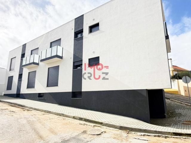 Apartamento T2 Moderno com Suíte, Elevador e 2 Lugares de Garagem Fonte Grada, Torres Vedras
