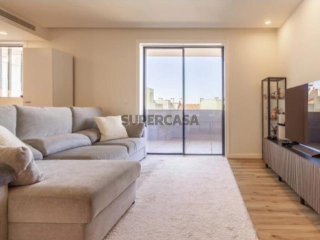 Apartamento T2 Moderno de 2025 com lugar de parqueamento em Porto Salvo