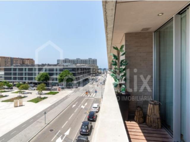 Apartamento T2 moderno junto à praia de Matosinhos Sul