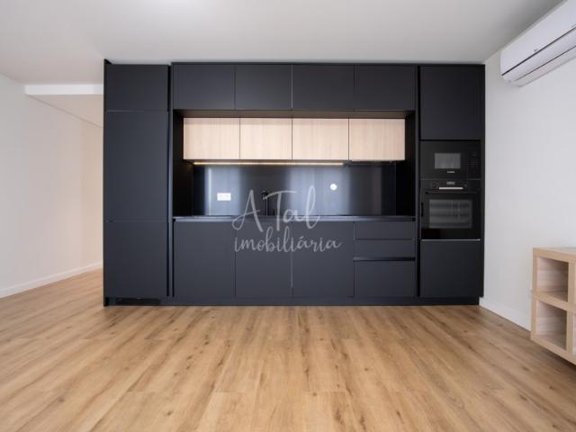 Apartamento T2 Moscavide praticamente novo, 3 parqueamentos e arrecadação