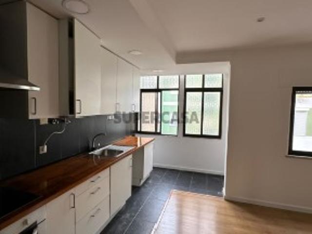 Apartamento T2 em Baixa da Banheira, com acesso rápido a auto estrada e transportes