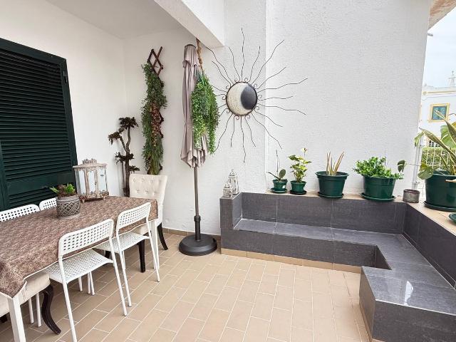Apartamento T2 muito espaçoso em Quarteira