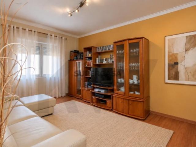 Apartamento T2 na Amora a Um Passo de Tudo | Luminoso e Bem Localizado