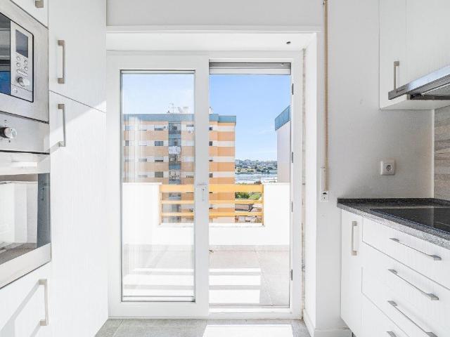 Apartamento T2 Na Amora Seixal Paivas Vista Rio E Sol 70m² Amora