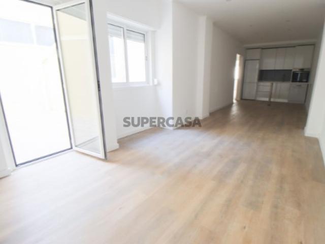 Apartamento T2 na Amadora com Terraço