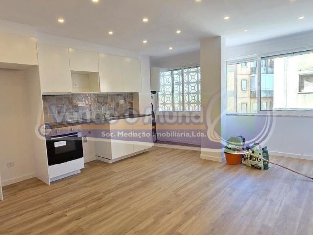 Apartamento T2 na Amadora LXAMD037