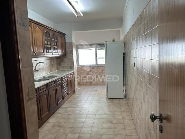 Apartamento t2 na arrentela rés do chão