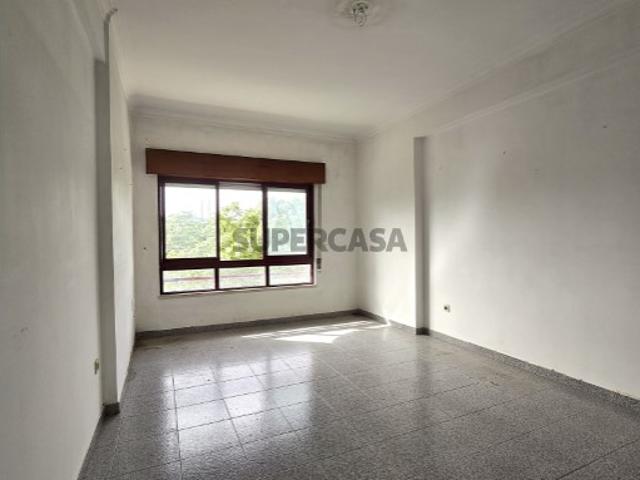 Apartamento T2 na Av. Bento Gonçalves em Setúbal