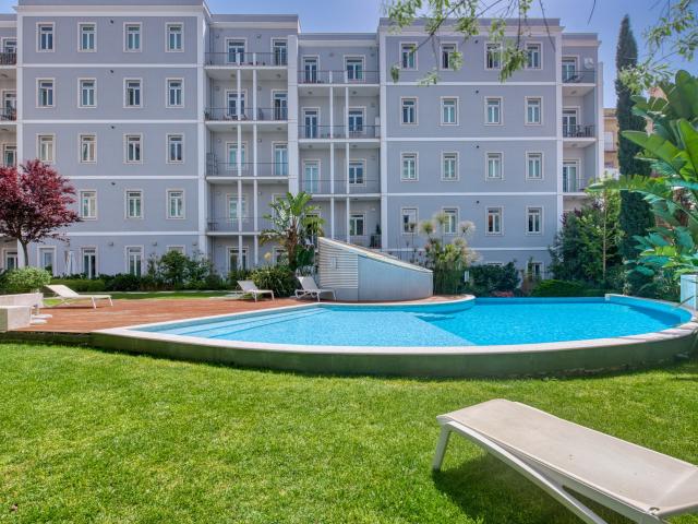 Apartamento T2 na Avenida Duque de Loulé, Lisboa