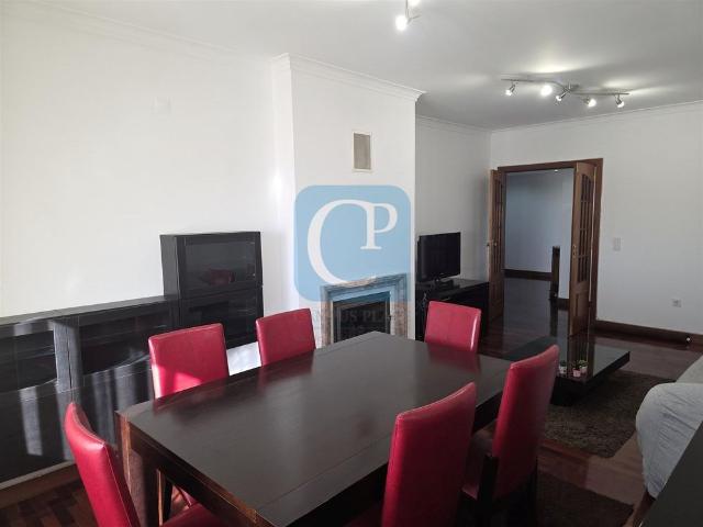 Apartamento T2 na Avenida D. Afonso Henriques, Rio Tinto, Gondomar