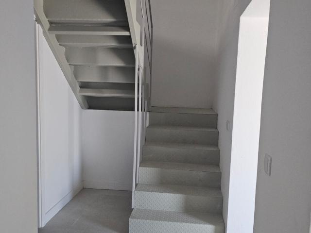 Apartamento T2 na Cova da Piedade com cozinha semi equipada. Ref. 5879