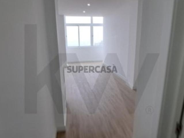 Apartamento T2 na Damaia Remodelação Total e Pronta a Estrear!