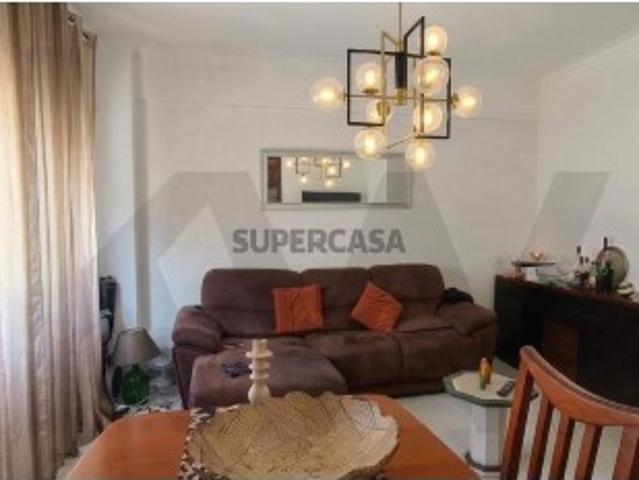 Apartamento T2 na Encosta do Sol Luminosidade, Arrumação e Potencial Único