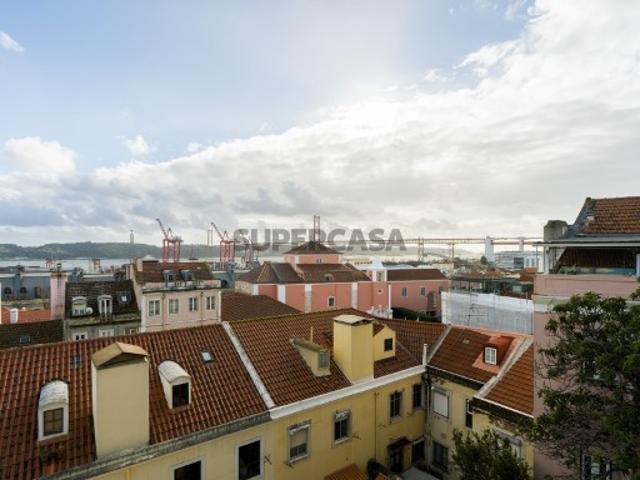 Apartamento T2 na Estrela, Lisboa, com vista rio e garagem