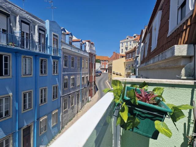 Apartamento T2 na Graça mobilado com varanda