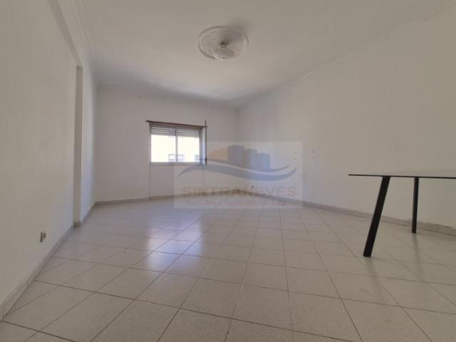 Apartamento T2 na Habitacional Serra das Minas, Rio do Mouro Sintra