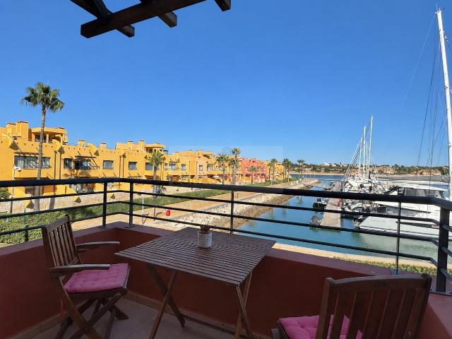 Apartamento T2 na Marina de Portimão com ampla varanda, vist. 104m² Portimão