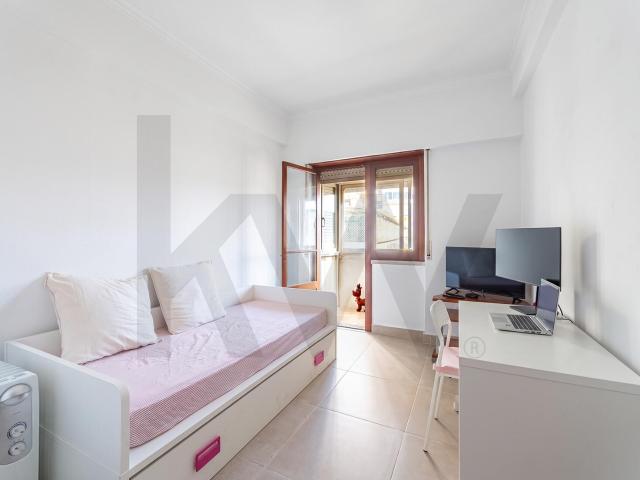 Apartamento T2 na Póvoa de Santo Adrião com localização prática e excelentes acessos