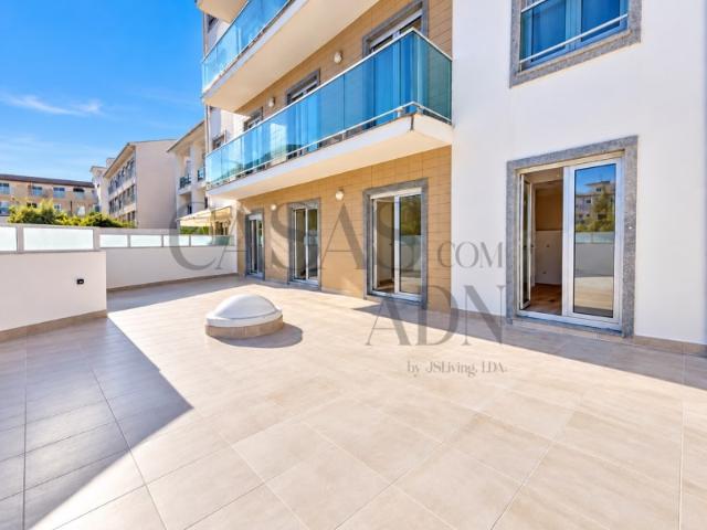 Apartamento T2 na Praia da Barra com garagem e com terraço de 166 m2