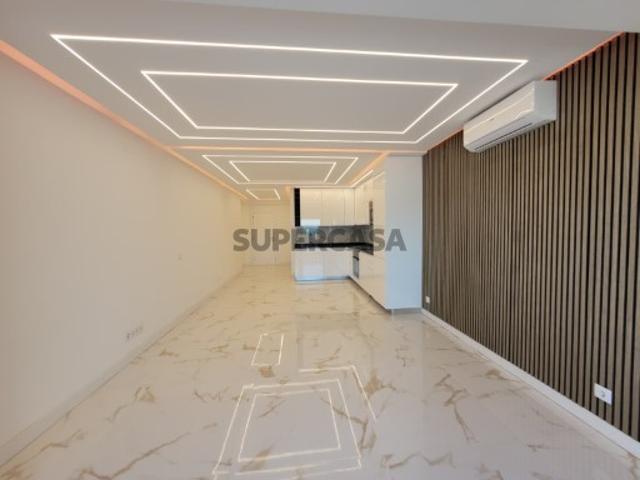 Apartamento T2 na Primeira Linha de Quarteira com Vista Mar