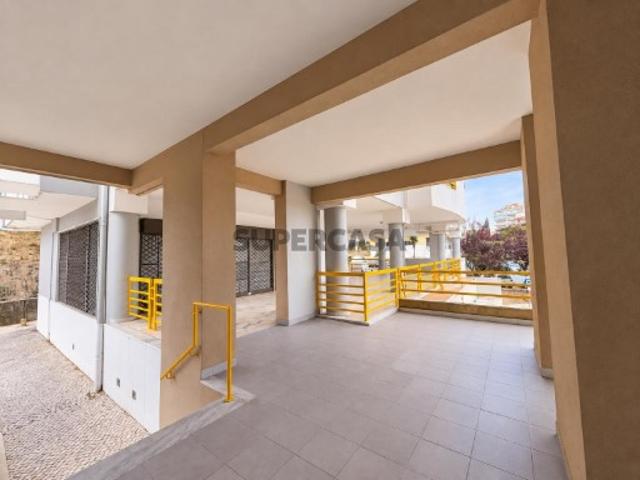 Apartamento T2 na Reboleira excelentes transportes públicos próximo à Estação da Reboleira