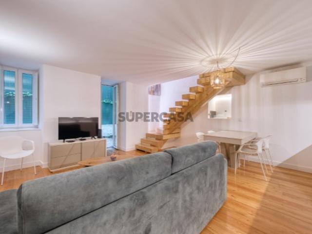 Apartamento T2 na Rua de São Bento, em Lisboa