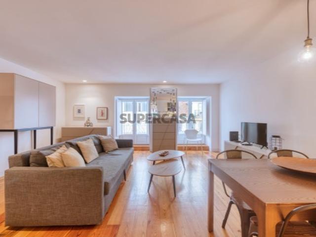 Apartamento T2 na Rua de São Bento, em Lisboa