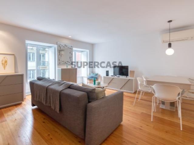 Apartamento T2 na Rua de São Bento, em Lisboa