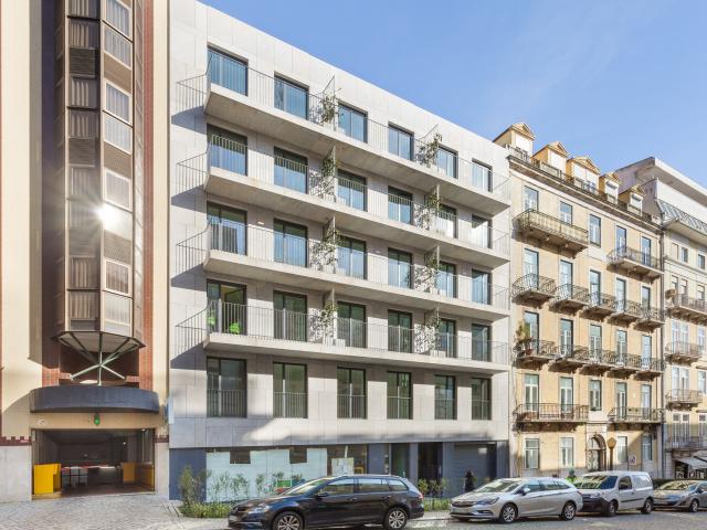 Apartamento T2 na Rua Rodrigo da Fonseca com estacionamento e 3 Varandas