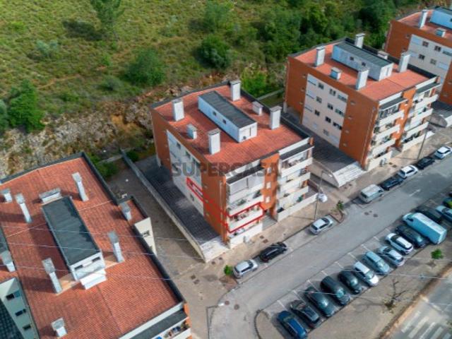 Apartamento T2 na Rua Vale de São Miguel