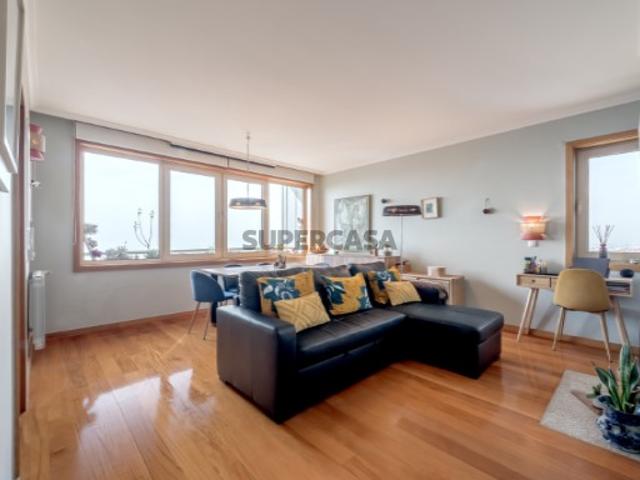 Apartamento T2 no 13º piso no condomínio Entre Quintas, Porto