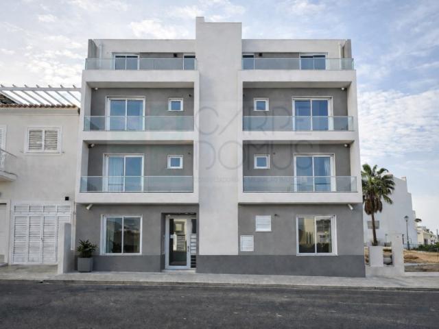 Apartamento T2 no 1º andar com Suíte e Varandas