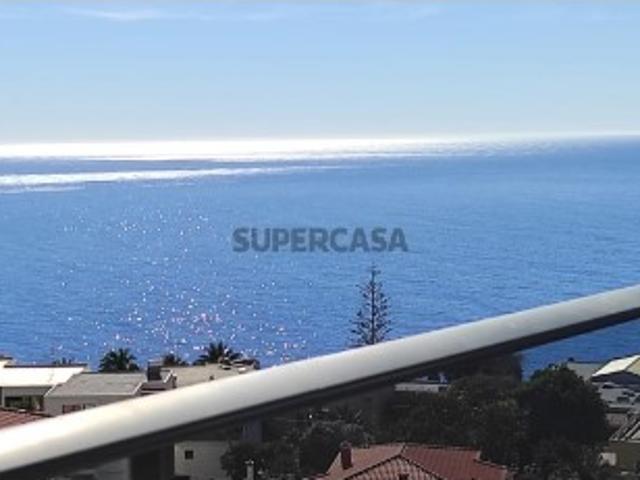 Apartamento T2 no Último Andar com Vista Mar no Garajau, Caniço