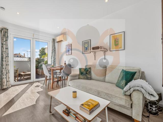 Apartamento T2 no último andar, vista rio e terraço em Algés