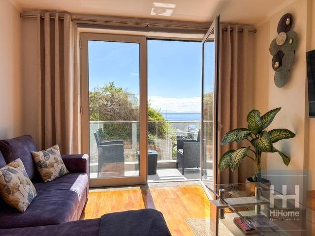Apartamento T2 no último piso com vista mar Santa Cruz
