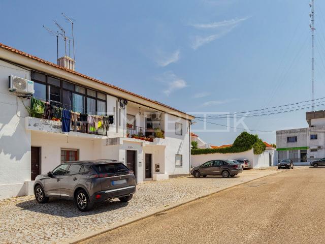 Apartamento T2, no Bairro General Vasco Gonçalves