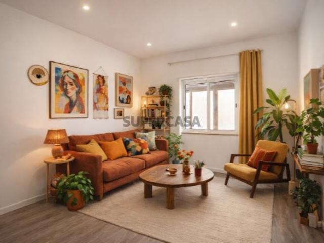 Apartamento T2 no Barreiro,renovado, com marquise e vidros duplos