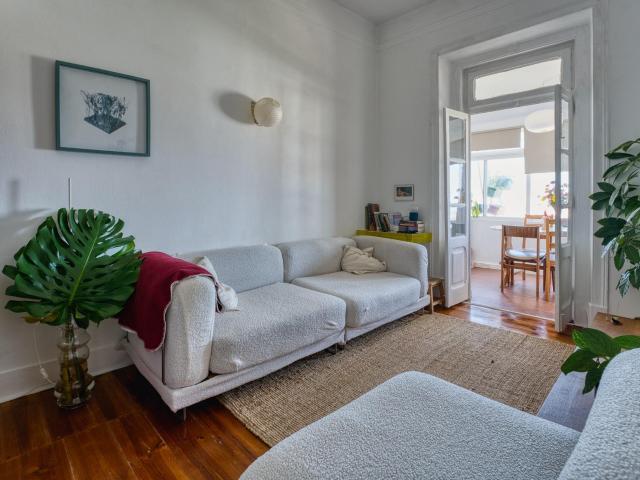 Apartamento T2 no Beato — Vistas desafogadas e Luminosidade