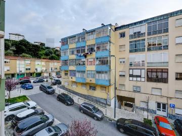 Apartamento T2 no Cacém com cozinha e wc totalmente renovados arrendado até junho 2027