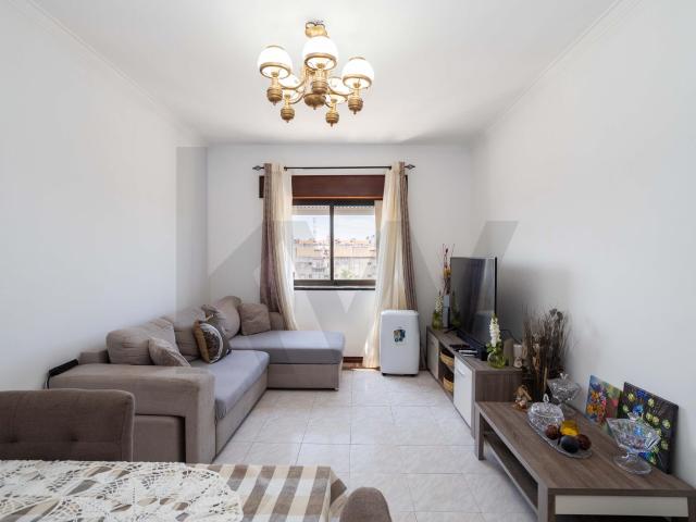 Apartamento T2 no Casal do Marco | Excelente Luminosidade | Acessos Rápidos à A2 e Fertagus