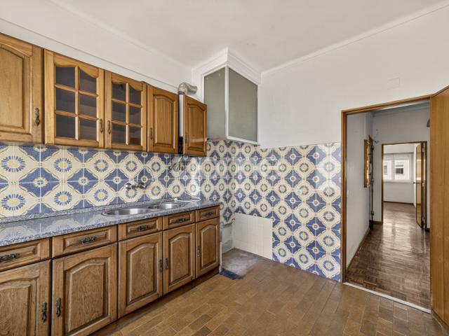 Apartamento T2 no centro do Cacém c/box