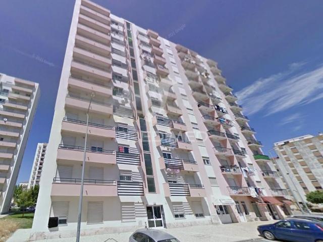 Apartamento t2 no centro do carregado
