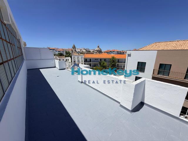 Apartamento T2 no centro da cidade com terraço e varandas pa. 90m² Tavira Santa Maria