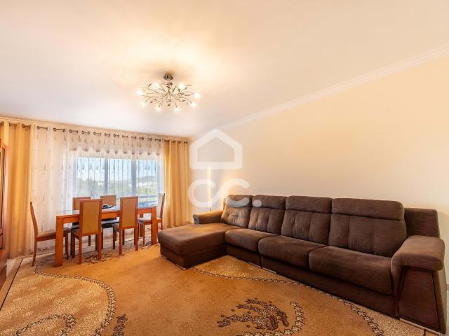 Apartamento T2 no Centro de Cacém