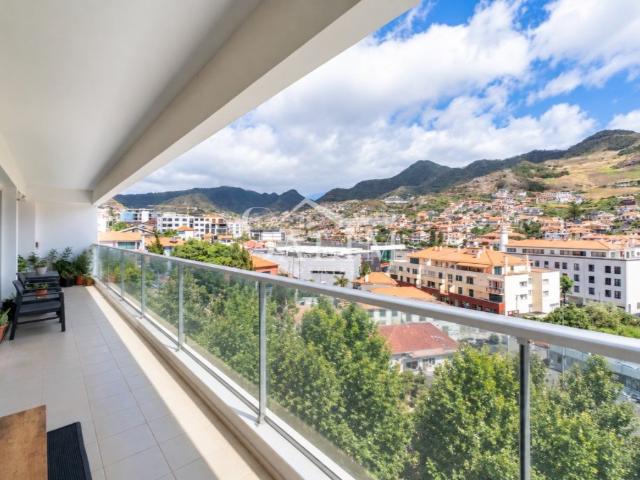 Apartamento T2 no centro de Machico 96m² Machico